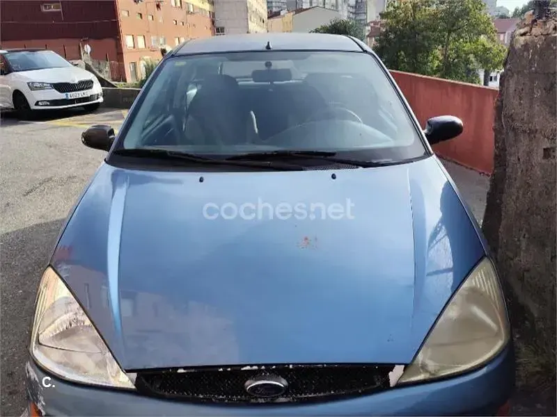 Usado Ford Focus Trend 115 CV (84 kW) 2000 Azul Berlina