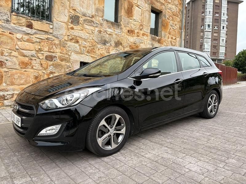 Negro Usado 2015 Hyundai i30 Blackline Familiar | 9000 € (Precio justo) - Imagen 1/4