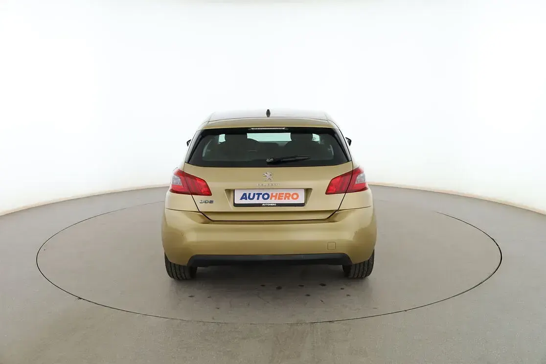 Usado Peugeot 308 Active 100 CV (73 kW) 2018 Beige Berlina