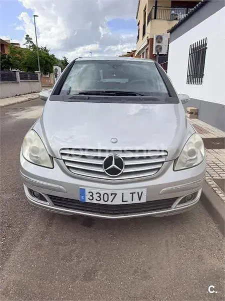 Usado Mercedes B200 140 CV (102 kW) 2006 Gris / plata Monovolumen