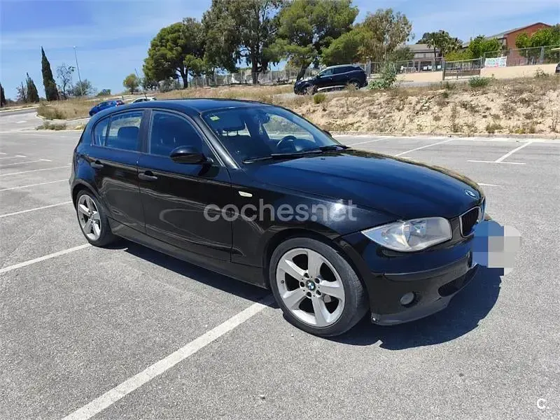 Usado BMW 118 122 CV (89 kW) 2006 Negro Utilitario
