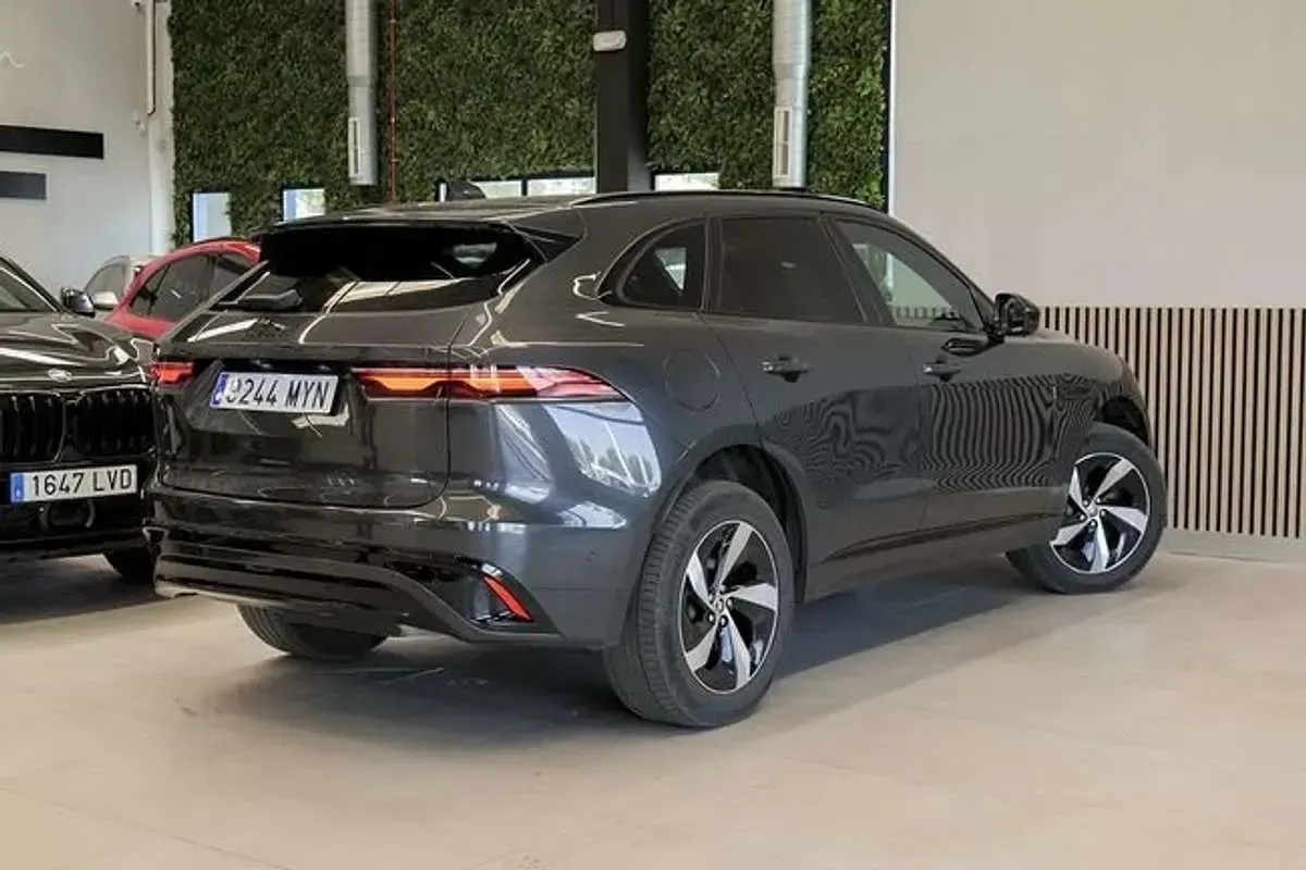 Usado Jaguar F-Pace R-Dynamic 404 CV (297 kW) 2024 Gris SUV