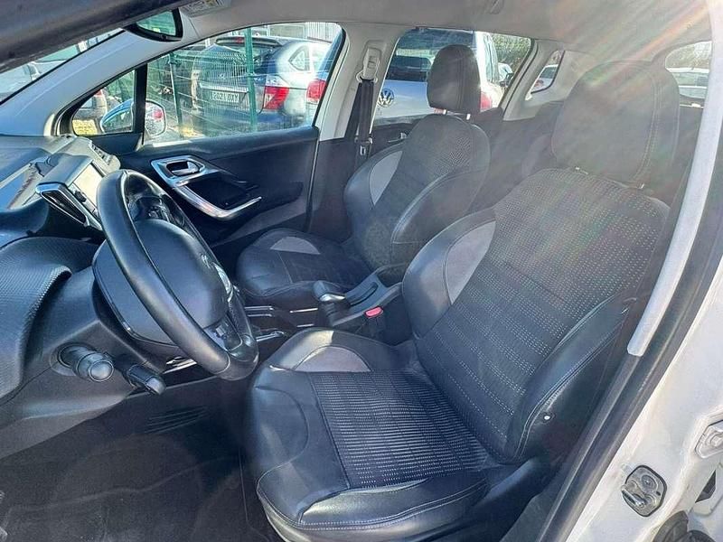 Usado Peugeot 2008 Allure 92 CV (67 kW) 2015 Blanco SUV