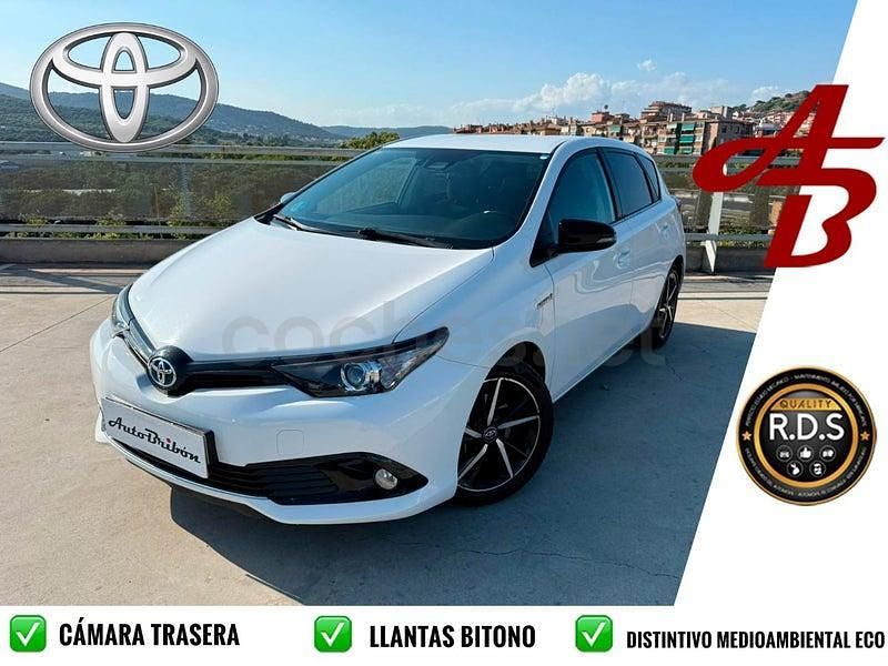 Usado Toyota Auris Hybrid 136 CV (100 kW) 2018 Blanco Berlina