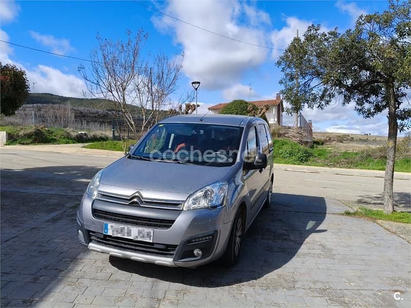 Usado Citroën Berlingo Feel 100 CV (73 kW) 2016 Gris / plata Monovolumen