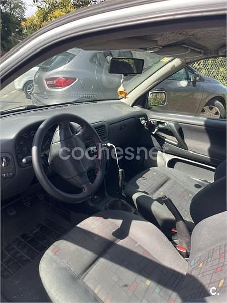 Usado VW Polo 50 CV (36 kW) 1992 Gris / plata Coupe