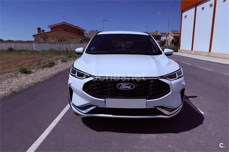 Usado Ford Kuga ST-Line X 180 HP (132 kW) 2025 Branco SUV