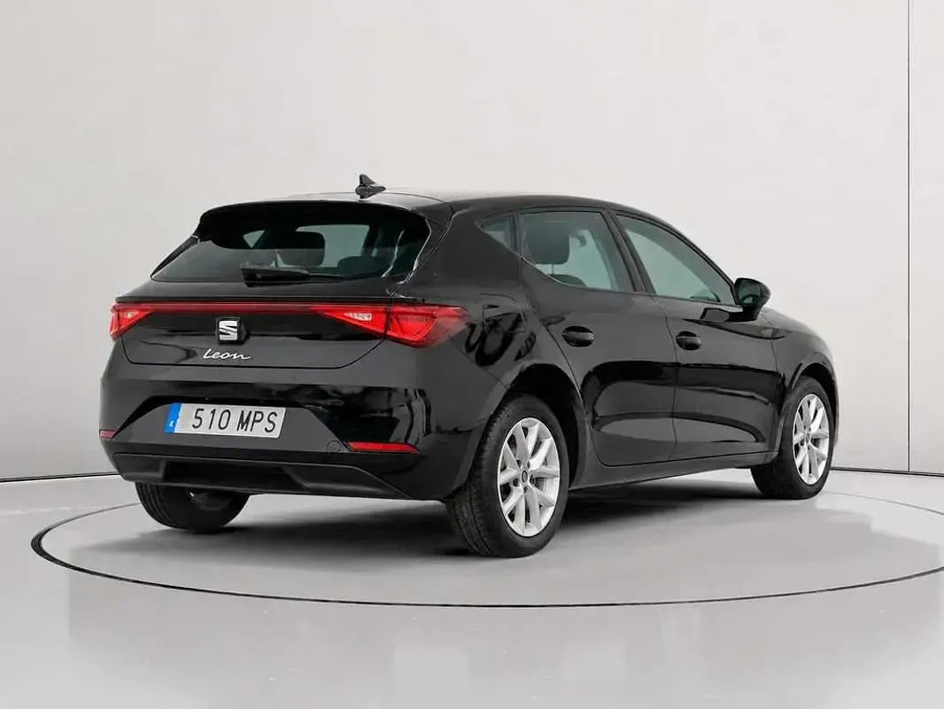 Usado Seat Leon Style 110 CV (80 kW) 2024 Negro Utilitario