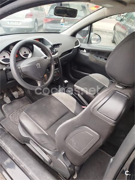 Usado Peugeot 207 70 CV (51 kW) 2010 Negro Berlina