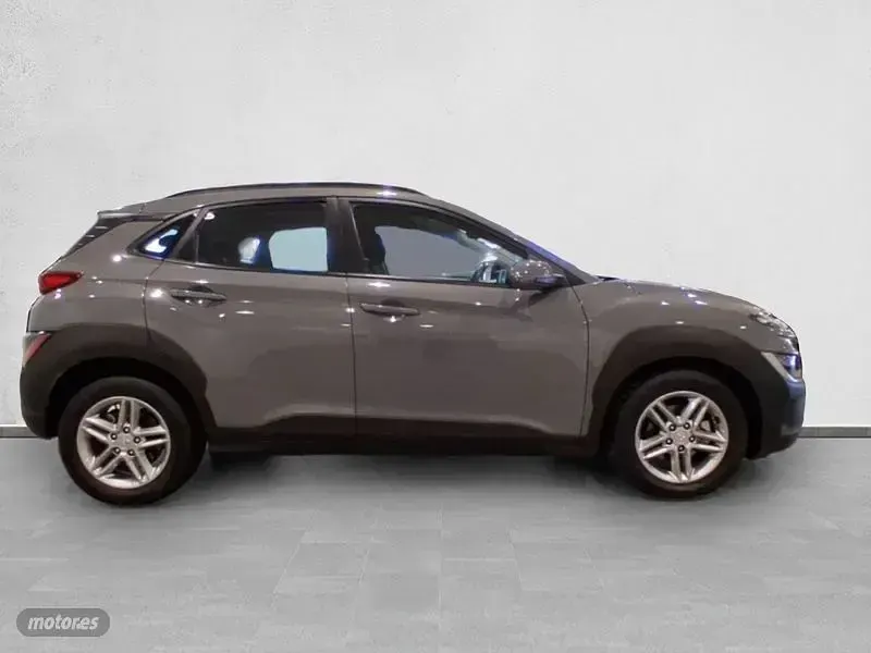 Usado Hyundai Kona 120 CV (88 kW) 2022 Gris / plata SUV