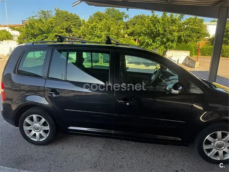 Usado VW Touran Trendline 136 CV (100 kW) 2004 Negro Monovolumen
