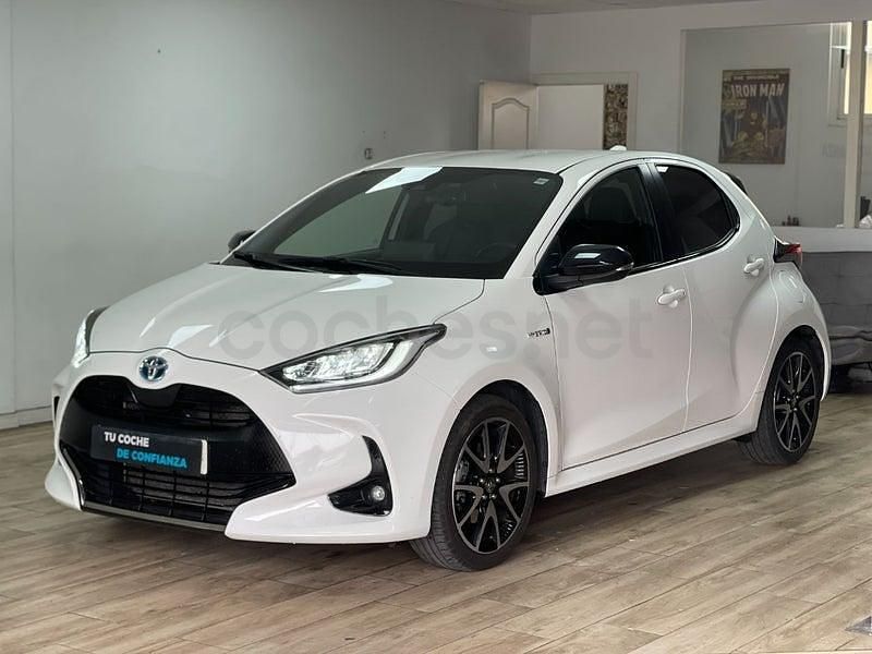 Usado Toyota Yaris Hybrid Plus 116 CV (85 kW) 2021 Blanco Berlina
