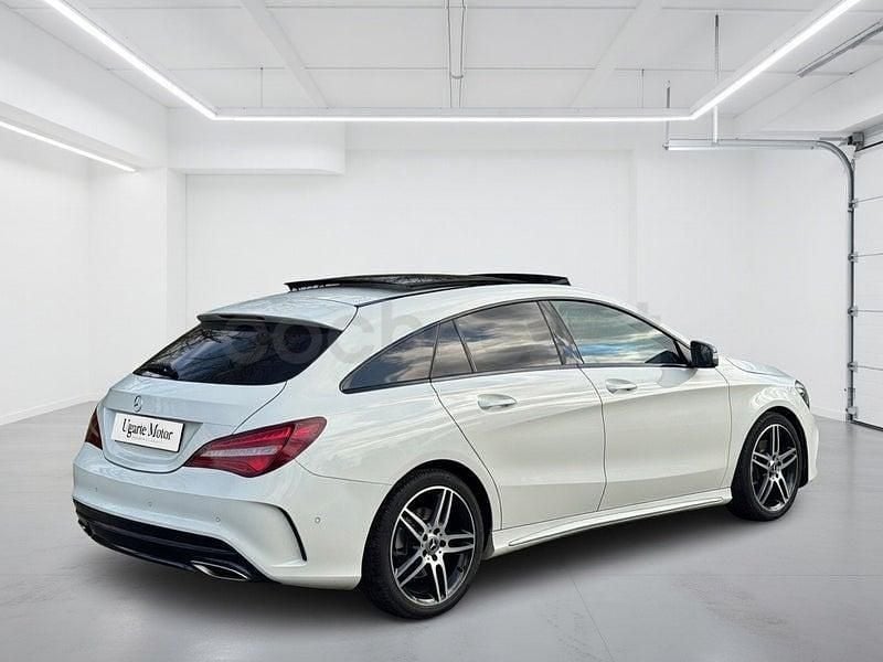 Usado Mercedes CLA220 Shooting Brake AMG line 177 CV (130 kW) 2016 Blanco Familiar