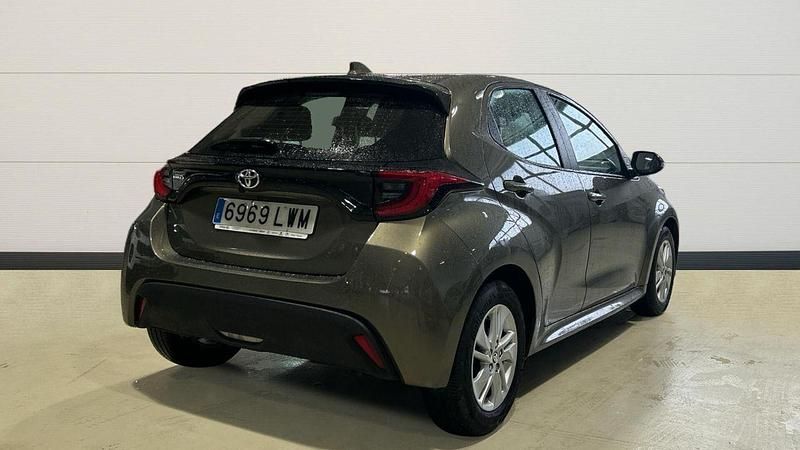 Usado Toyota Yaris Edition 125 CV (91 kW) 2022 Verde Berlina