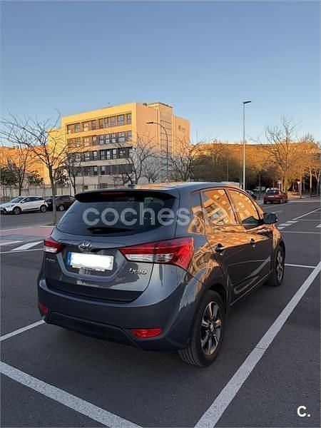 Usado Hyundai ix20 126 CV (92 kW) 2017 Gris / plata Utilitario