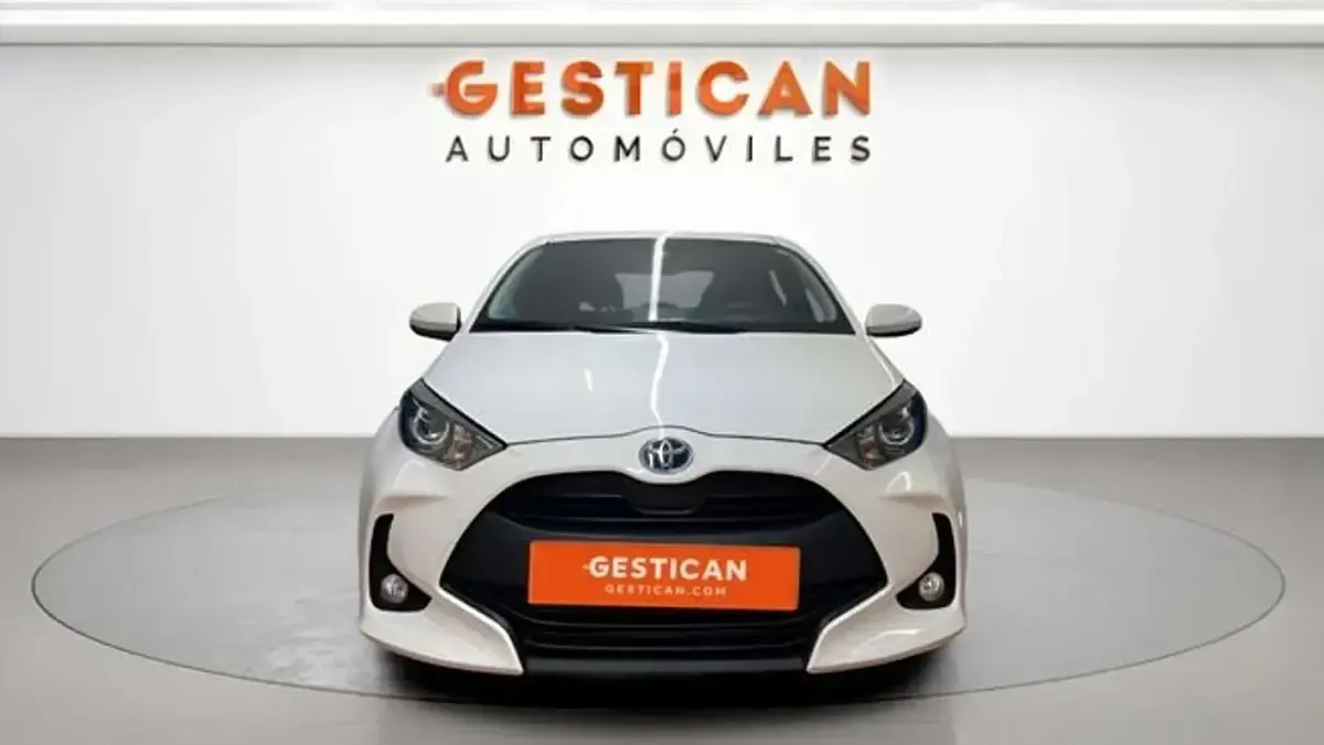 Usado Toyota Yaris Business Edition 116 CV (85 kW) 2021 Blanco Utilitario