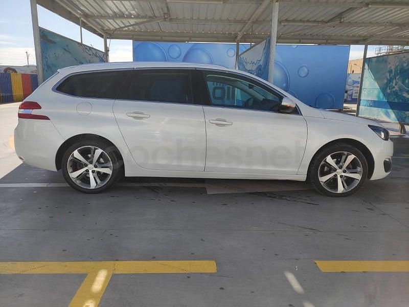 Usado Peugeot 308 SW Allure 120 CV (88 kW) 2017 Blanco Familiar