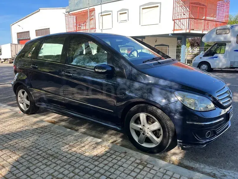 Usado Mercedes B200 140 CV (102 kW) 2006 Azul Monovolumen