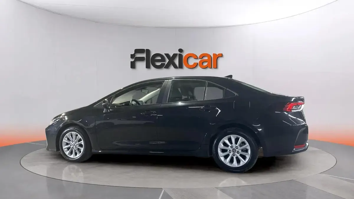 Usado Toyota Corolla 125 CV (91 kW) 2023 Negro Berlina