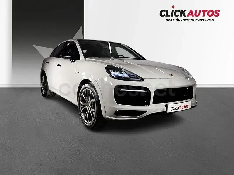 Usado Porsche Cayenne Platinum Edition 462 CV (339 kW) 2023 Gris / plata SUV