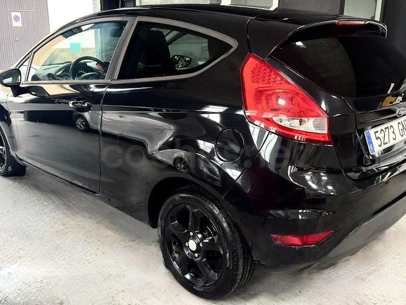 Usado Ford Fiesta Trend 68 CV (50 kW) 2009 Negro Utilitario