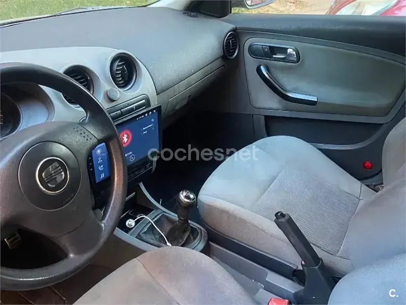 Usado Seat Ibiza Sport 100 CV (73 kW) 2003 Gris / plata Utilitario