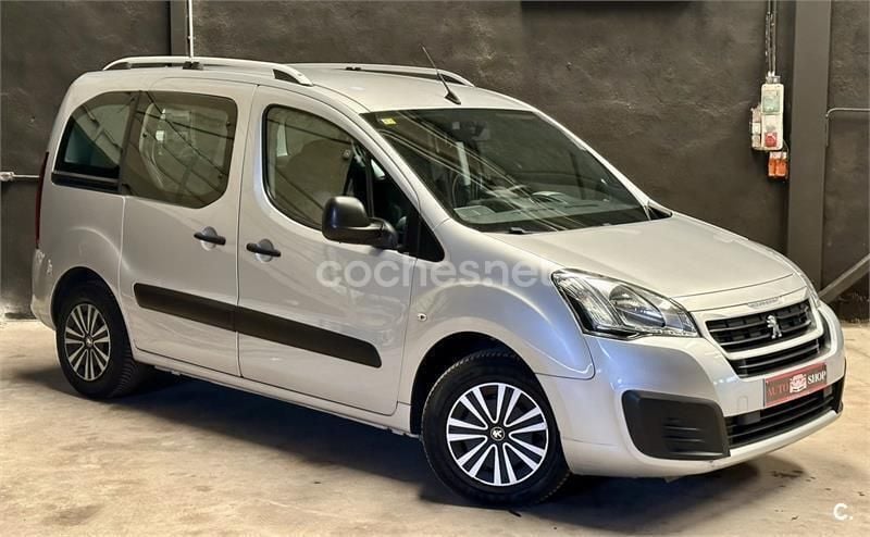 Usado Peugeot Partner Tepee Style 100 CV (73 kW) 2016 Gris / plata Monovolumen