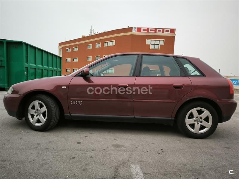 Granate Usado 2002 Audi A3 Ambiente Berlina | 4000 € (Precio justo) - Imagen 1/4