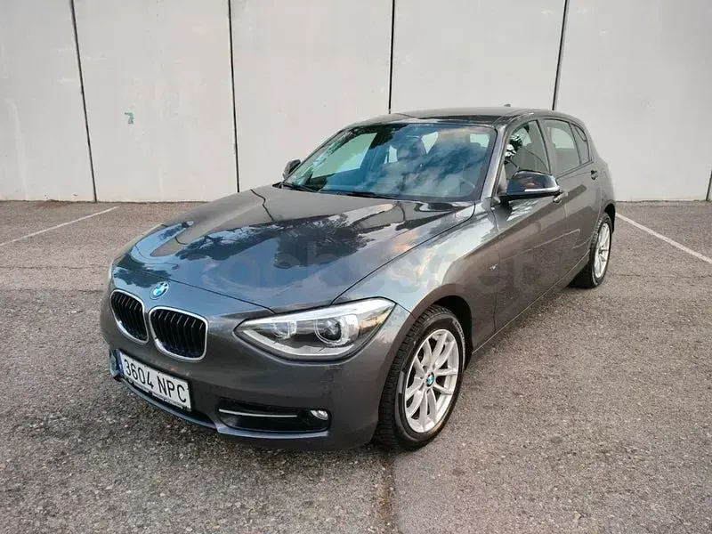 Usado BMW 118 Advantage 170 CV (125 kW) 2015 Gris / plata Utilitario