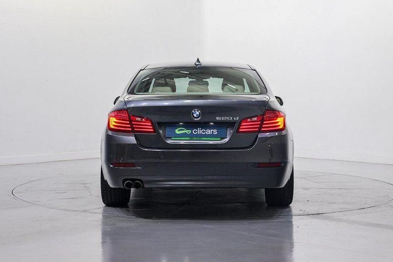 Usado BMW 520 190 CV (139 kW) 2016 Gris / plata Berlina