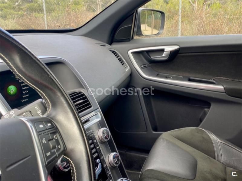 Begagnad Volvo XC60 R-Design Momentum 220 HK (161 kW) 2016 Svart SUV