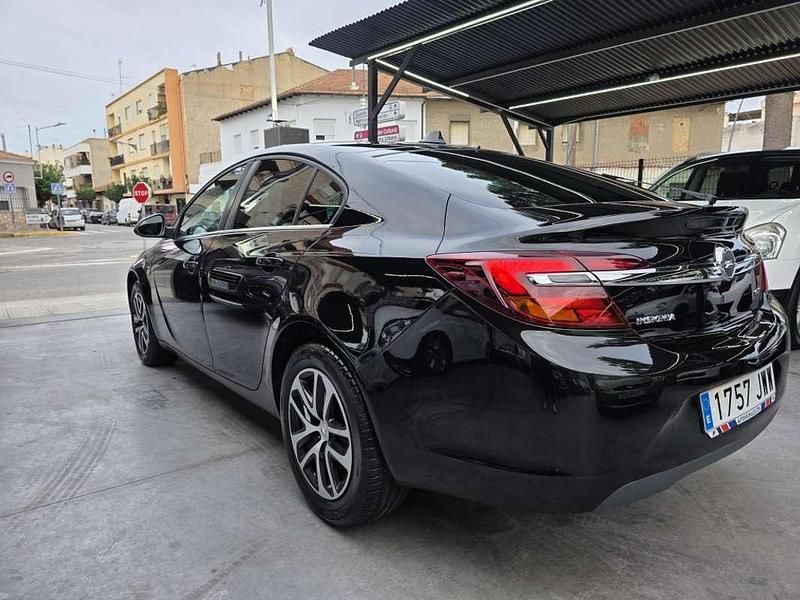 Usado Opel Insignia Selective 136 CV (100 kW) 2017 Negro Familiar