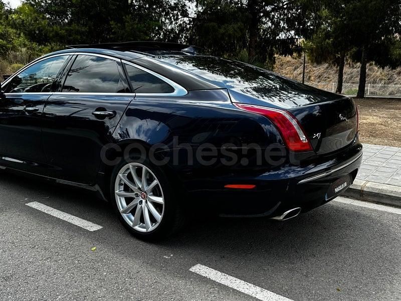Usado Jaguar XJ Luxury 275 CV (202 kW) 2015 Azul Berlina