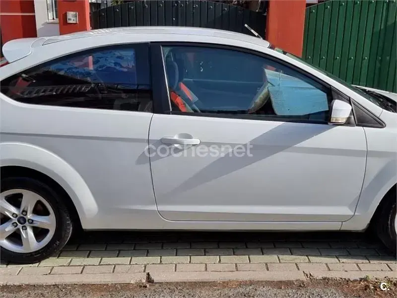 Usado Ford Focus Trend 100 CV (73 kW) 2008 Blanco Berlina