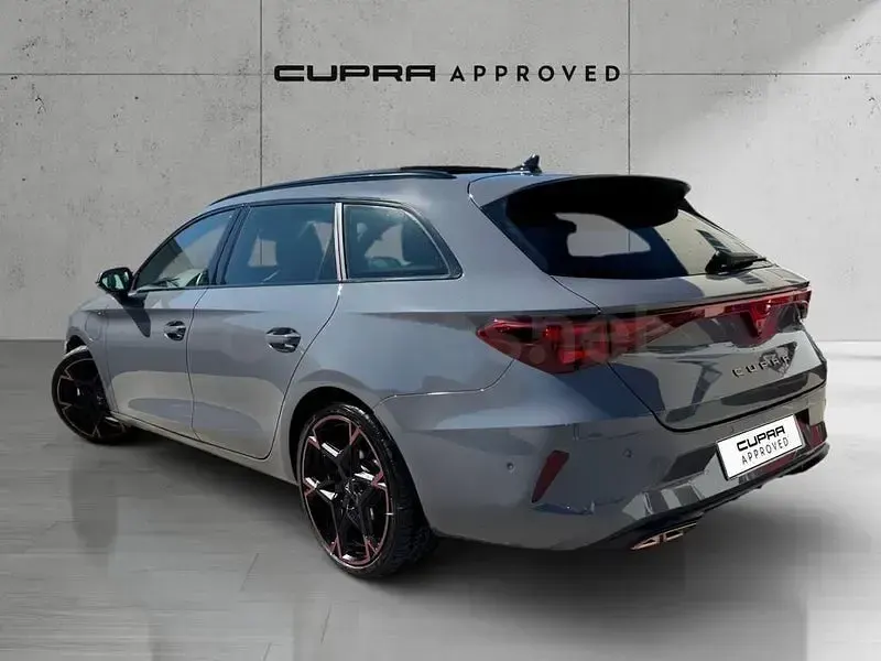 Usado Cupra Leon 204 CV (150 kW) 2025 Gris / plata Familiar