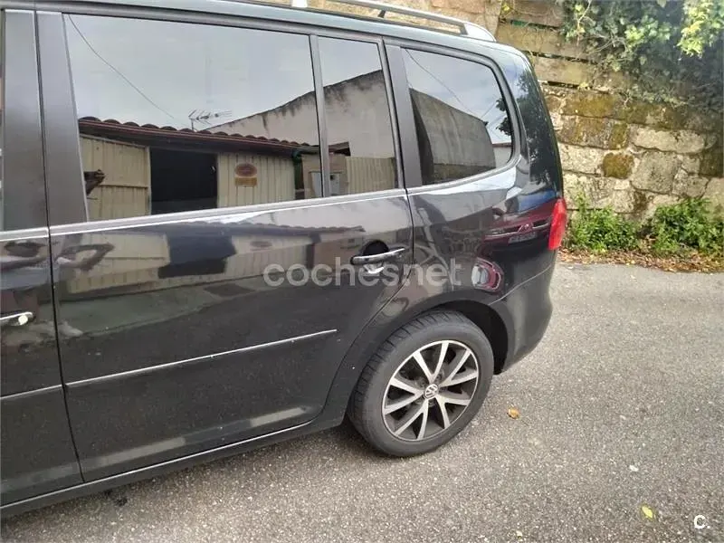 Usado VW Touran Advance 105 CV (77 kW) 2011 Negro Monovolumen
