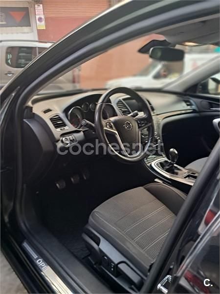 Usado Opel Insignia Sport 130 CV (95 kW) 2011 Negro Familiar