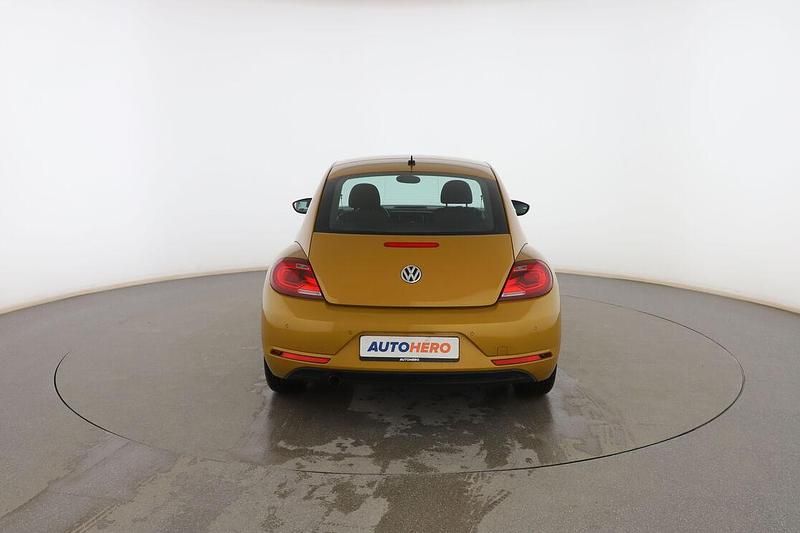 Usado VW Beetle 110 CV (80 kW) 2018 Dorado Utilitario