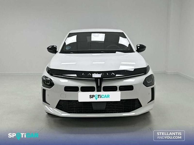 Usado Lancia Ypsilon 101 CV (74 kW) 2024 Negro Utilitario