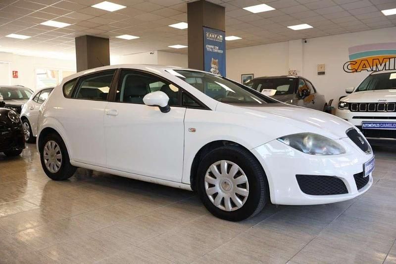 Usado Seat Leon Reference 105 CV (77 kW) 2010 Blanco Utilitario