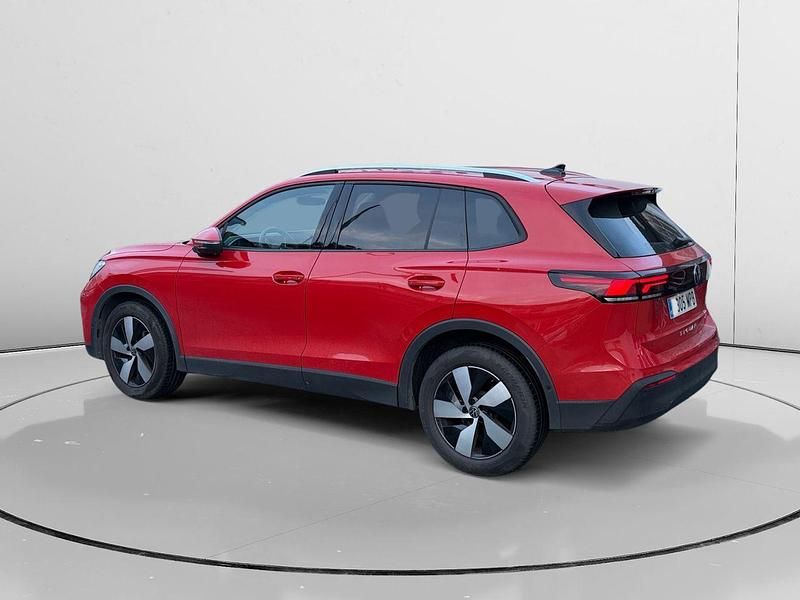 Usado VW Tiguan Life 150 CV (110 kW) 2024 Rojo SUV