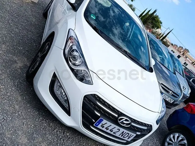 Usado Hyundai i30 140 CV (102 kW) 2017 Blanco Familiar