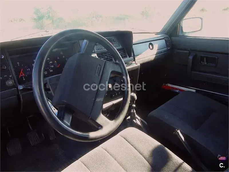Usado Volvo 240 82 CV (60 kW) 1990 Azul Familiar