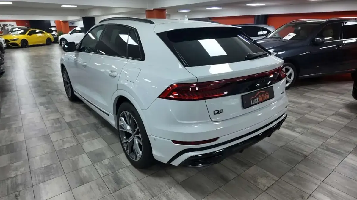 Usado Audi Q8 S-line plus 381 CV (280 kW) 2021 Blanco SUV