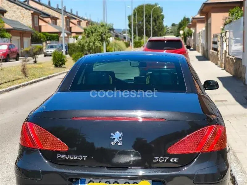 Usado Peugeot 307 CC 110 CV (80 kW) 2004 Negro Descapotable
