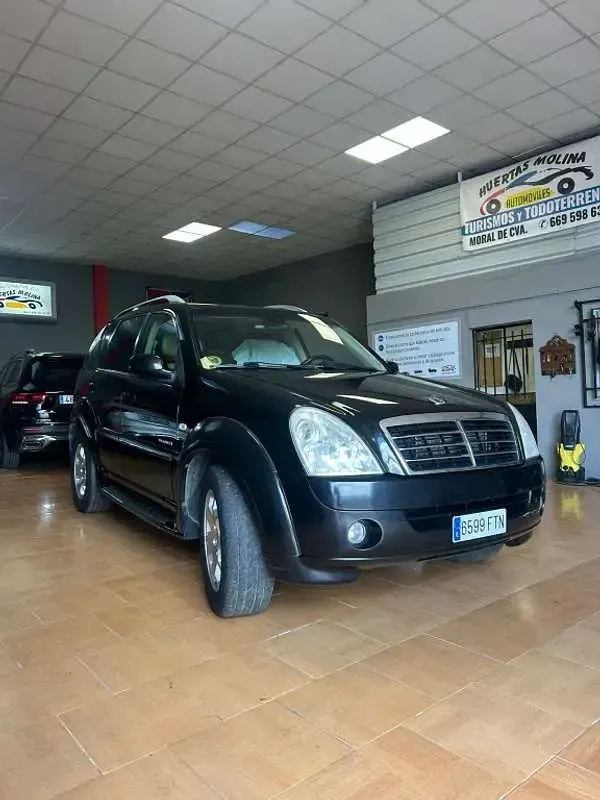 Usado SsangYong Rexton 165 CV (121 kW) 2006 Negro SUV