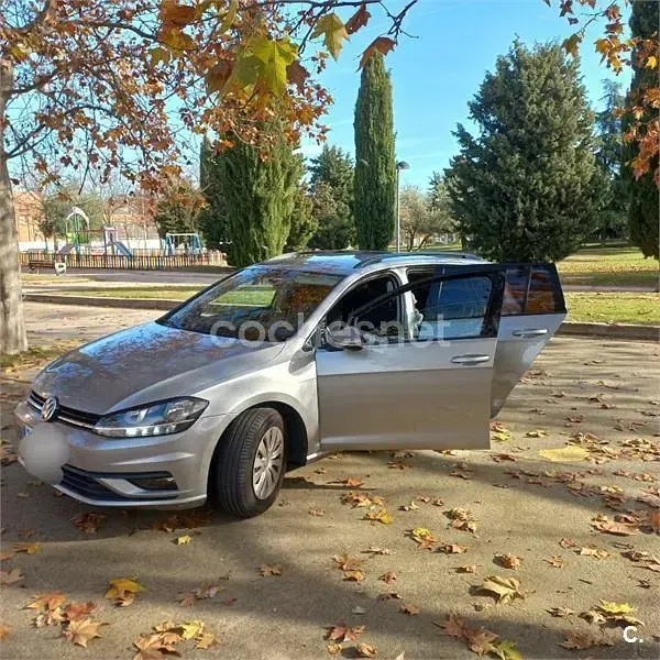 Usado VW Golf Sportsvan Sportline 110 CV (80 kW) 2017 Gris / plata Monovolumen