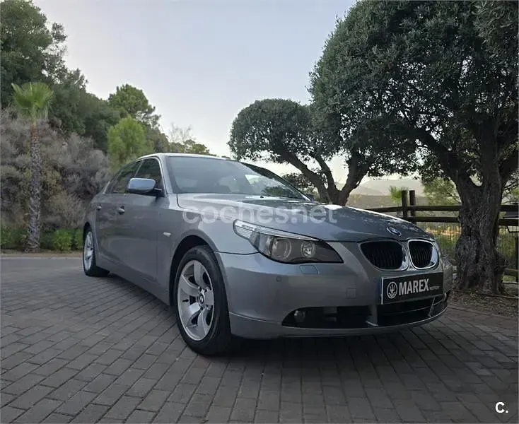Usado BMW 530 193 CV (141 kW) 2004 Gris / plata Berlina