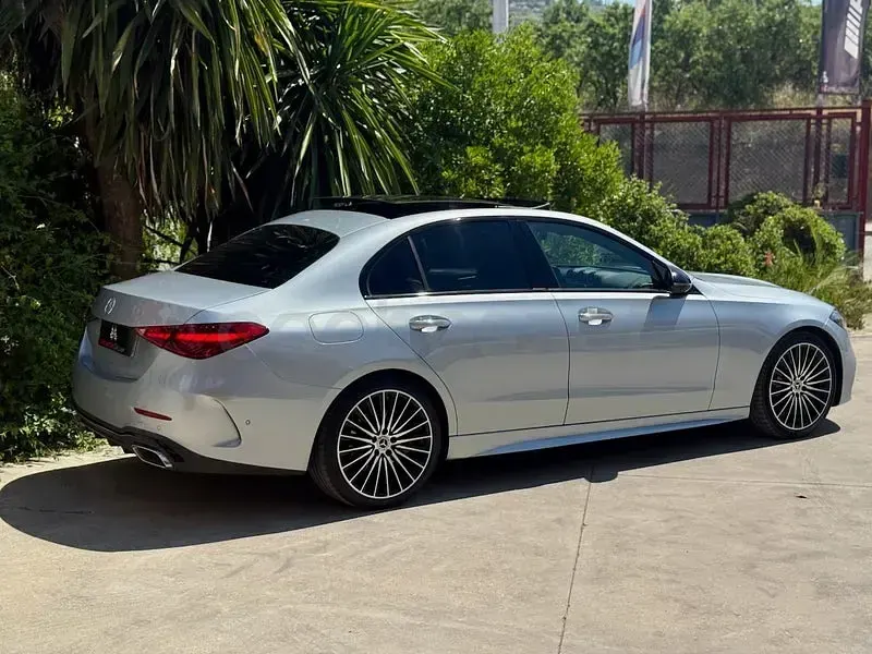 Usado Mercedes C220 200 CV (147 kW) 2024 Gris / plata Berlina