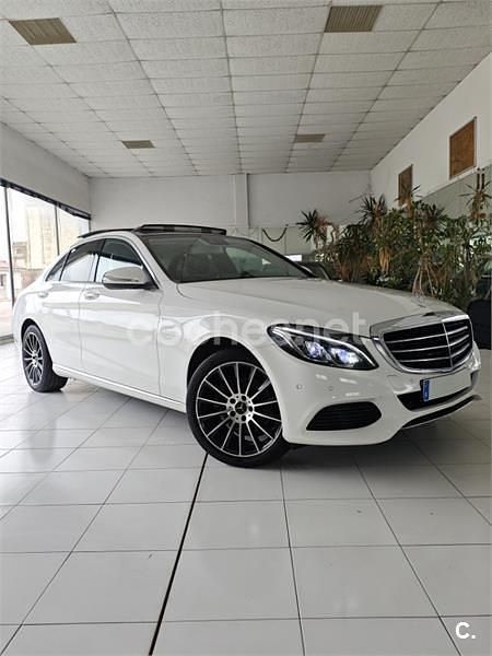 Usado Mercedes C220 AMG line 170 CV (125 kW) 2014 Blanco Berlina